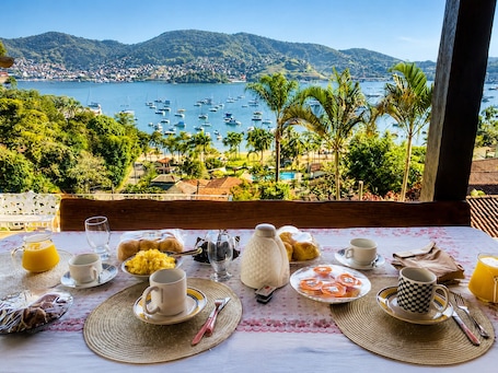 Free daily buffet breakfast . Inn House Angra dos Reis - Soft Opening