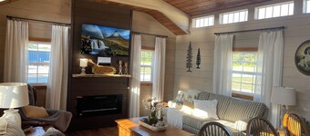 The Fur Seasons Cabin at Black Dog Cabins, 1/2 mi South of Rend Lake Dam