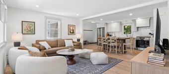 Luxe 5 Bed/ 3 Bath with Game Room & AC