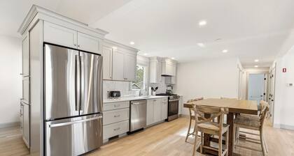 Luxe 5BR/3BA Cape: Game Room & 20min to Portland