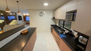 Chalet | Private kitchen - Casa-6 Qrts-Piscina E Area Gourmet-SH144 (Porto de Pedras)
