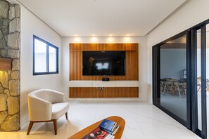 Chalet | Interior - Casa-6 Qrts-Piscina E Area Gourmet-SH144 (Porto de Pedras)
