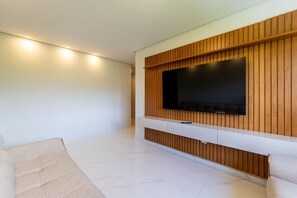 Chalet | Living area - Casa-6 Qrts-Piscina E Area Gourmet-SH144 (Porto de Pedras)