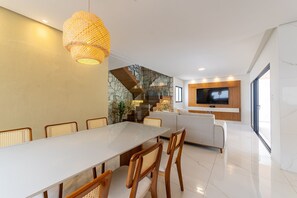 Chalet | Dining