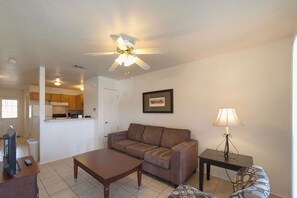 Living area - 2-Bedroom townhome with utilities included (Killeen)