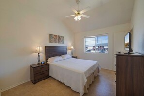 Room - 2-Bedroom townhome with utilities included (Killeen)