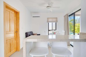Interior - Casa Nikla's - Relaxing and poolside (Potrero)