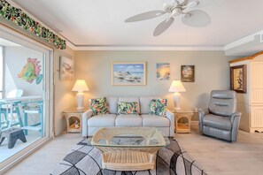 Condo, 1 King Bed (Gateway Villas 595) | Living area - Gateway Villas 595 (Fort Myers Beach)