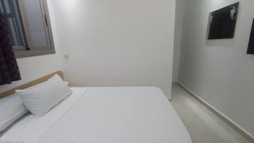Standard Double Room | Soundproofing, free WiFi