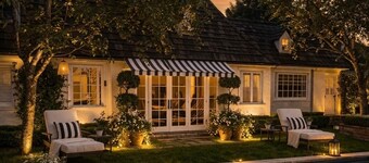 Charming and Chic Beverly Hills Cottage/Guesthouse steps from BH Hotel.Private.