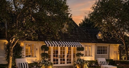 Charming and Chic Beverly Hills Cottage/Guesthouse steps from BH Hotel.Private.