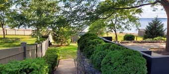 Cozy 3-bedroom cottage with private sandy beach, fire pit and relaxing patio