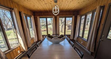 Newly Renovated 4-bedroom house w/ Game Room Close to Everything!