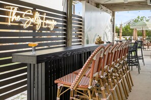Bar (on property) - The Saltwater Social ~ Heated/Chilled Pool, Hot Tub, Theater, Arcade, & Golf (Gulf Shores)