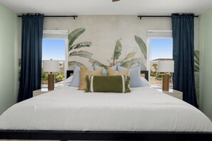 6 bedrooms, desk, iron/ironing board, travel cot - The Saltwater Social ~ Heated/Chilled Pool, Hot Tub, Theater, Arcade, & Golf (Gulf Shores)