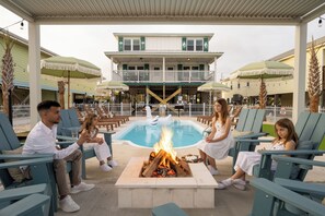 Terrace/patio - The Saltwater Social ~ Heated/Chilled Pool, Hot Tub, Theater, Arcade, & Golf (Gulf Shores)