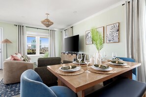 Dining - The Saltwater Social ~ Heated/Chilled Pool, Hot Tub, Theater, Arcade, & Golf (Gulf Shores)
