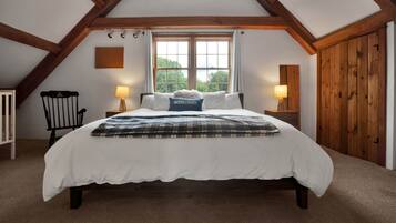 6 bedrooms, iron/ironing board, WiFi, bed sheets