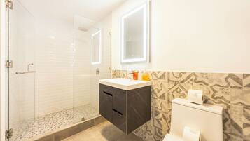 Comfort Apartment | Bathroom