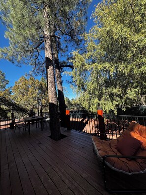 Outdoor dining - Show Low Chalet - Main house + Guesthouse (Show Low)