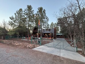 Property grounds - Show Low Chalet - Main house + Guesthouse (Show Low)
