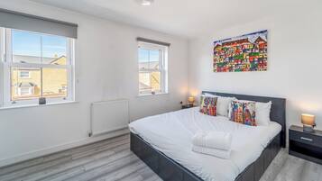 4 bedrooms, iron/ironing board, free WiFi, bed sheets