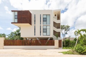 Exterior - Luxury 2BR Villa Rooftop Pool + Jungle Vibes (Tulum)