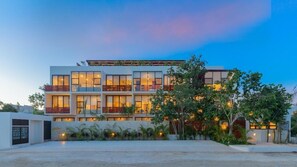 المنشأة من الخارج