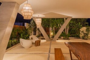 تناول الطعام بالخارج