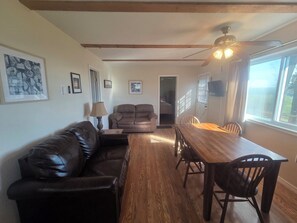 TV - Romantic Seclusion Lake Norfork Cottage 10 w/Jacuzzi at Teal Point Resort w/private lake access (Mountain Home)