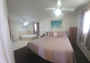 2 bedrooms, WiFi, bed sheets - Romantic Seclusion Lake Norfork Cottage 10 w/Jacuzzi at Teal Point Resort w/private lake access (Mountain Home)