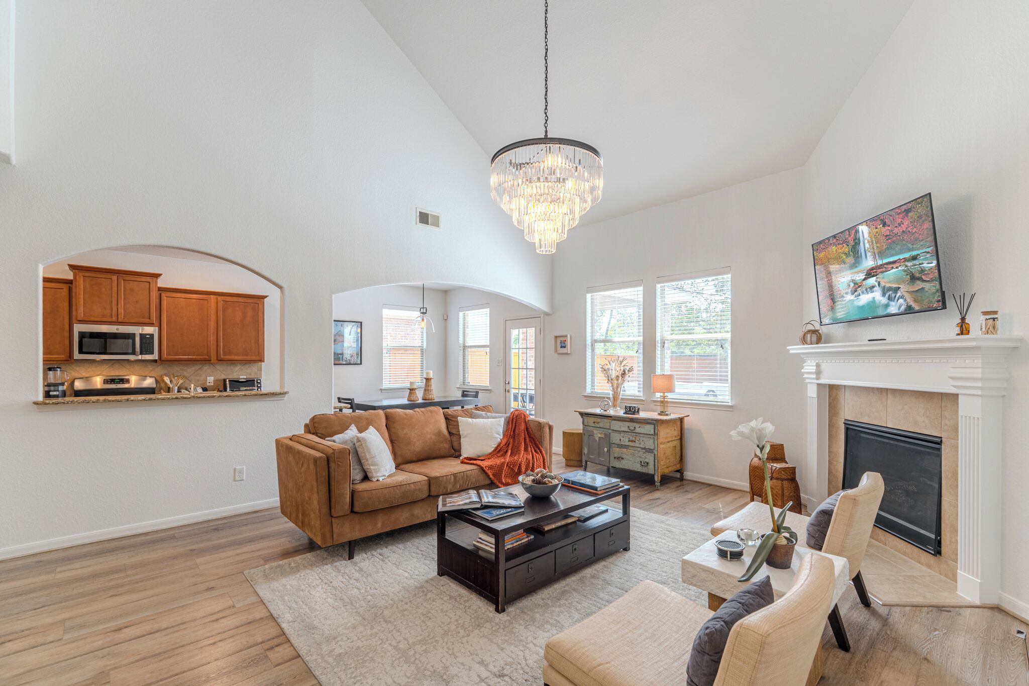 Smart TV, fireplace