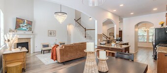 4 Bdr Pool + Spa + BBQ Retreat  in The Woodlands, TX.