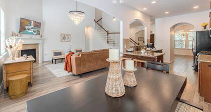 4 Bdr Pool + Spa + BBQ Retreat in The Woodlands, TX.