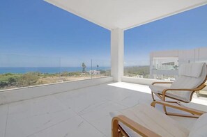 Terrace/patio - Villa - Sleeps 8 - Pool Access (San Roque)