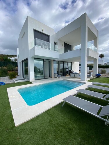 Villa Sotogrande- Sleeps 10 - Pool Access- Jacuzzi