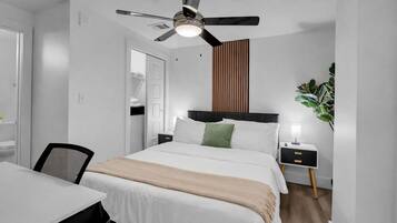 Comfort Apartment, 1 Queen Bed, Non Smoking, Kitchen | Individually decorated, individually furnished, laptop workspace