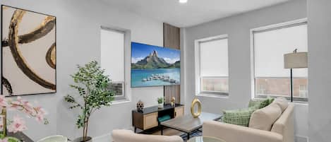 Departamento Confort, 1 cama Queen size, para no fumadores, cocina | Área de sala de estar | Smart TV de 65 pulgadas con canales digitales, Netflix y Hulu