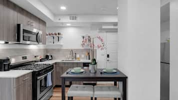 Comfort Apartment, 1 Katil Ratu (Queen), Non Smoking, Kitchen | Dapur peribadi