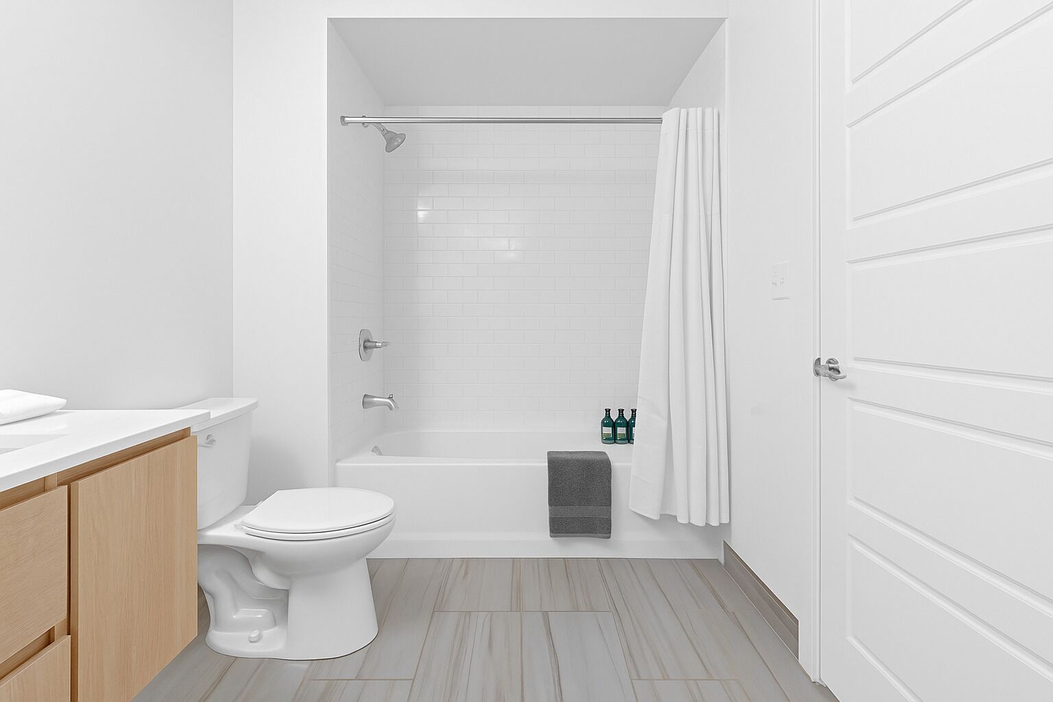 Apartamento conforto, várias camas, para não fumantes, aceita animais de estimação | Banheiro | Secador de cabelo, toalhas de banho, sabonete, shampoo
