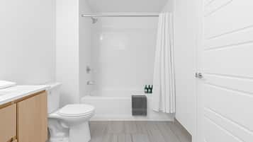Apartamento conforto, várias camas, para não fumantes, aceita animais de estimação | Banheiro | Secador de cabelo, toalhas de banho, sabonete, shampoo