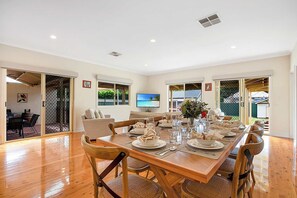 Dining - 26 Dickson St - character home in the heart of Echuca (Echuca)