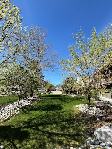 Skaha Lake Airport Inn & Suites