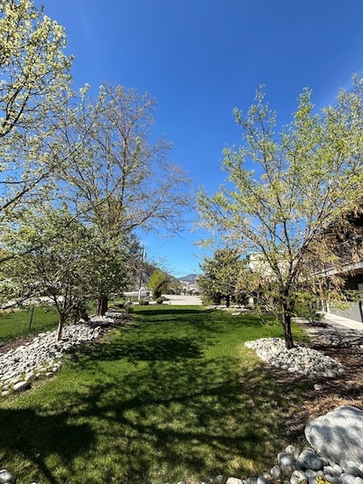 Skaha Lake Airport Inn & Suites