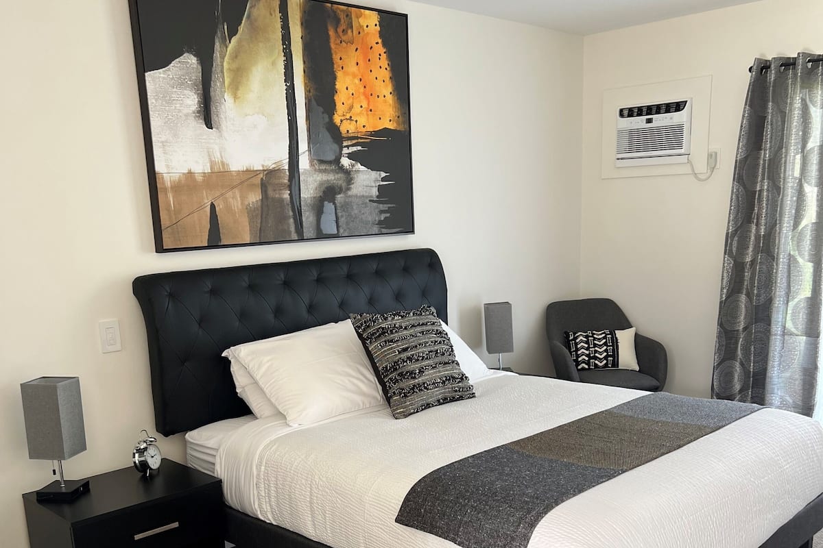 Comfort Room, Balcony, Partial Lake View