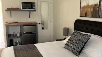 Comfort-huone, parveke, osittainen järvinäköala