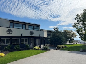 Exterior - Skaha Lake Airport Inn & Suites (Penticton)