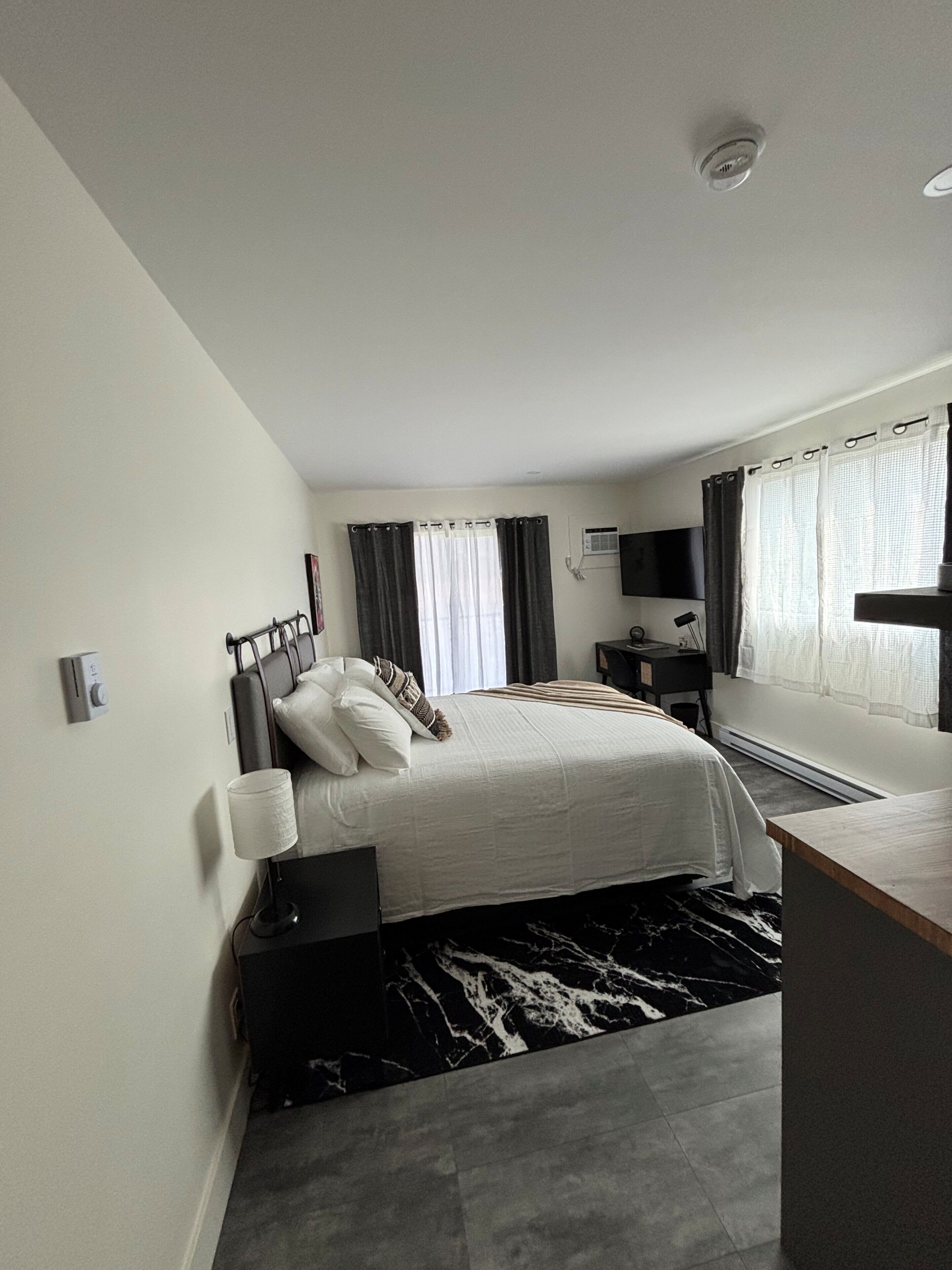 Comfort Room, Balcony, Lake View