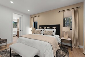 3 bedrooms, iron/ironing board, WiFi, bed sheets - Cedar Creek Retreat-The Residence  3 King Beds Near Glacier National Park (Columbia Falls)