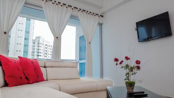Appartamento familiare, balcone, vista lago | Area soggiorno